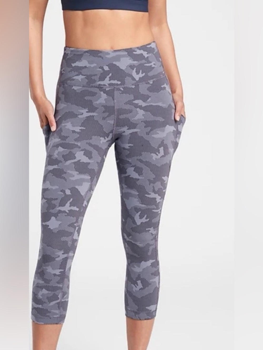 Fits like a Small: Athleta Ultimate Stash Camo Capri Leggings, Like New!